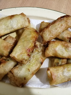 Una foto de Rollitos primavera rellenos de zucchini🥒, zanahoria🥕 y verdeo