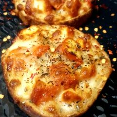 A picture of Paneer Tikka Garlic Bread.