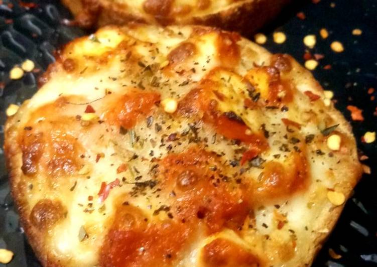 Paneer Tikka Garlic Bread