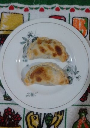 Una foto de Empanadas de atún con tomate y queso