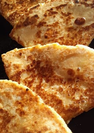 A picture of Aloo ke tawa sandwich.