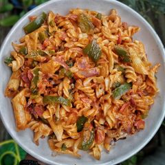 A picture of Tandoori pasta.