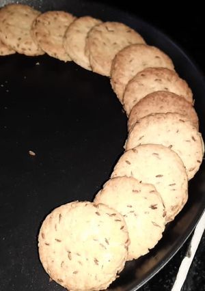 A picture of Jeera biscuit.