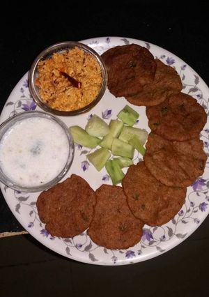 सिंघाड़े के आटे की पूरी विथ क्रुम्ब्लेड पनीर और चास रेसिपी मुख्य फोटो