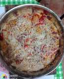 Parecido a la pizza, sin levadura. Con royal y sin salsa