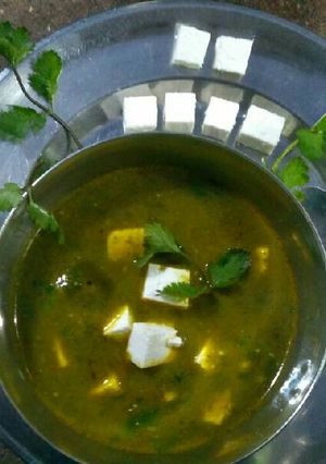 A picture of Palak Paneer.