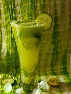 કુકુમ્બર લેમોનેડ (Cucumber Lemonade Recipe In Gujarati) રેસીપી મુખ્ય ફોટો