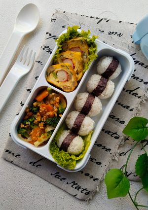 Foto resep Telur Dadar Gulung Crabstick ~ Bekal Anak TK 🍱