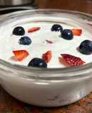 Postre rápido de merengue, frutillas y crema de maní