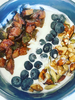 Una foto de Tazón de yogurt kefir con calabazas dulces