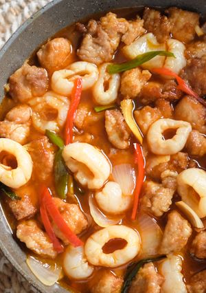 A picture of Sweet and Sour Lychee Chicken.