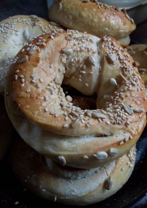 Una foto de Bagels con semillas