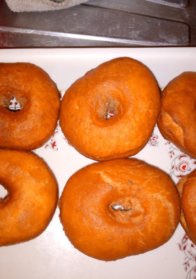 A picture of Vanilla doughnuts.