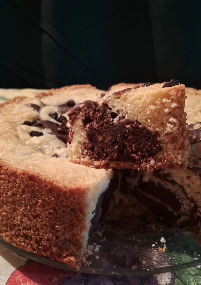 Una foto de Torta marmolada de aceite con pasas de uva