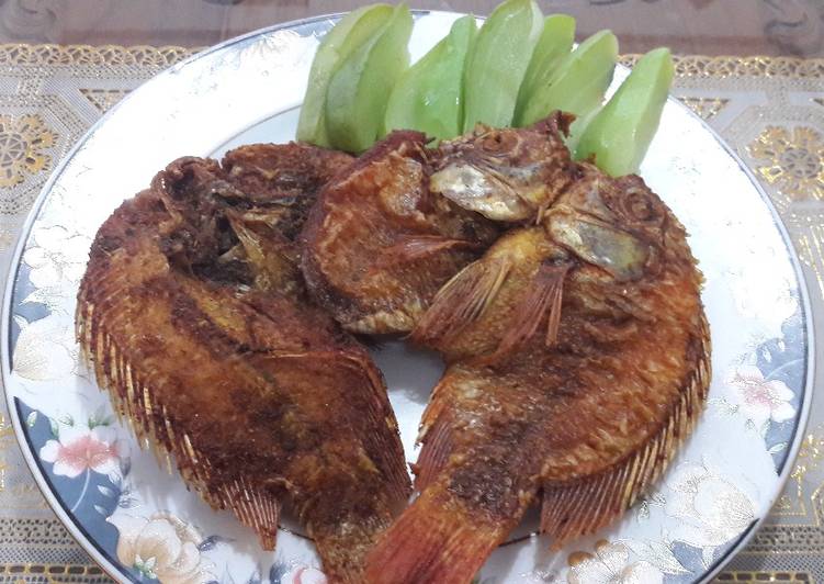 Bagaimana Membuat Mujair goreng lalapan labu n sambel kemangi🐳🌿, Enak Banget