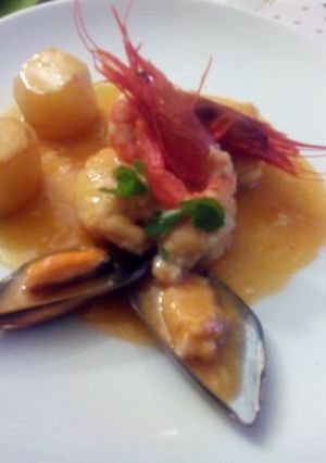 Foto principal de Rape en salsa marinera con mejillones, carabineros y patata fondant