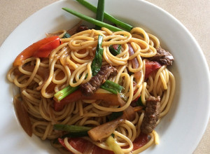 Una foto de Tallarín saltado