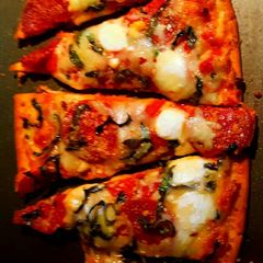 A picture of Mike's EZ Pepperoni & Roasted Garlic Flatbread Pizza.