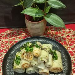 A picture of Sooji Khandvi.