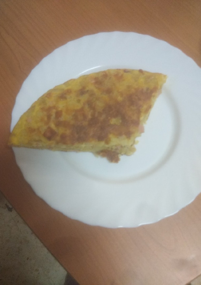 Una foto de Tortilla de papas y jamón cocido