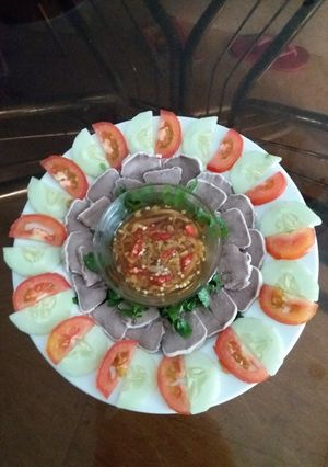 Hình của món Lưỡi heo luộc mắm gừng.
