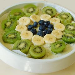 A picture of Kiwi-banana cake.