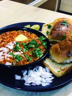 પાવભાજી(pav bhaji recipe in gujarati) રેસીપી મુખ્ય ફોટો