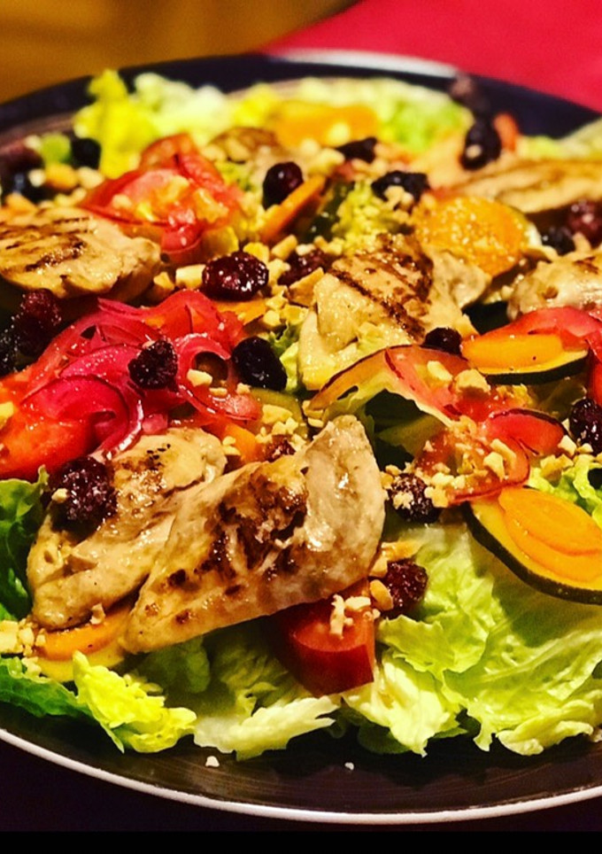 Una foto de Ensalada templada de codorniz para Navidad 🎄🎁