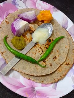 बाजरे की रोटी (bajre ki roti recipe in Hindi) रेसिपी मुख्य फोटो