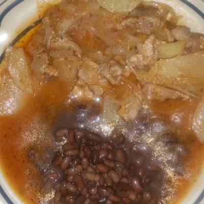 Bistec de puerco con cebolla y papas en salsa de jitomate Receta de Soto  Yanetsita- Cookpad