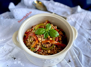 Foto di Insalata di orzo, ceci e peperoni