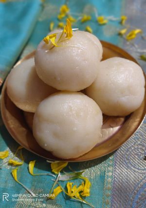 A picture of Sijha suji Manda pitha.