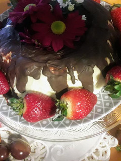 Una foto de Gelatina 3 leches con cobertura de chocolate