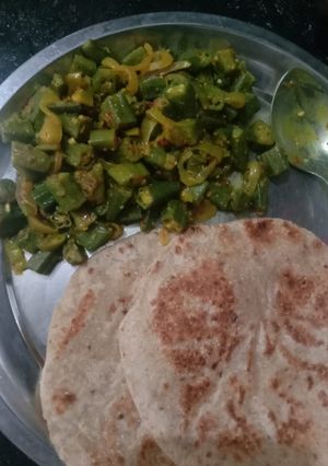 प्याज वाली भिंडी (pyaz wali bhindi recipe in Hindi) रेसिपी मुख्य फोटो