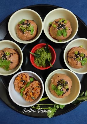 વેજ. સ્ટફ્ડ જુવાર બોલ્સ(Veg Stuffed Jowar balls recipe  in Gujarati) રેસીપી મુખ્ય ફોટો