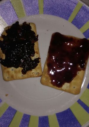 Una foto de Dulce y mermelada de uva😋