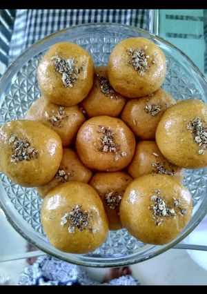 बेसन लाडू (Besan Ladoo recipe in hindi) रेसिपी मुख्य फोटो