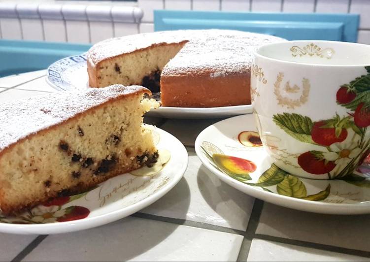 Ciambella al succo di frutta e gocce di cioccolato