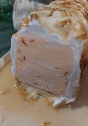 Une photo de Bûche glacée au Grand Marnier, façon omelette norvégienne