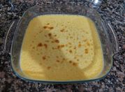Una foto de flan con whisky