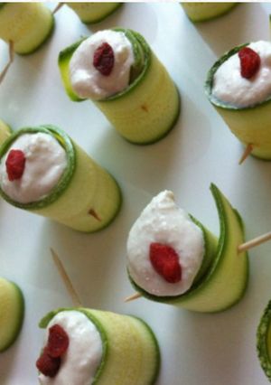 Foto di Involtini di zucchina con hummus crudista