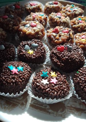 Una foto de Trufas de dátiles veganas