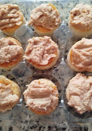 Foto principal de Mini Vol-au-vent hojaldre rellenos de paté de Melva casero