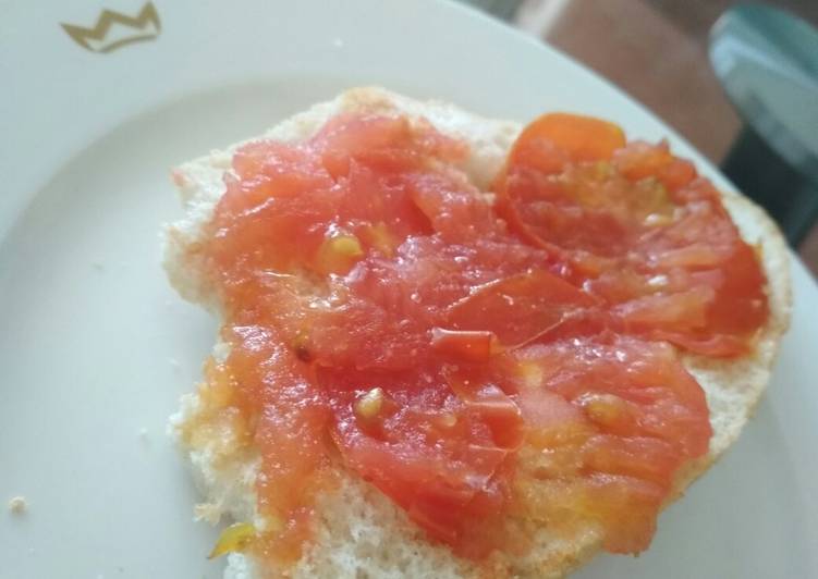 Tostada de tomate refregado