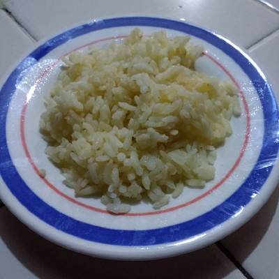 Arroz blanco con un toque de mantequilla, cebolla y ajo Receta de Sid  Maldonado- Cookpad