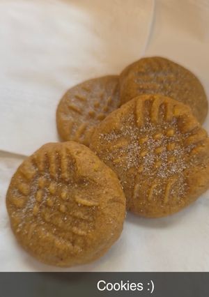 A picture of 3 ingredient peanut butter cookies.
