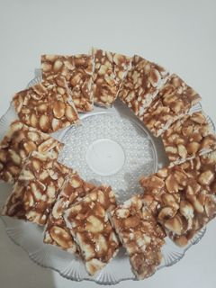 શીંગ ચીક્કી (Shing Chikki Recipe In Gujarati) રેસીપી મુખ્ય ફોટો