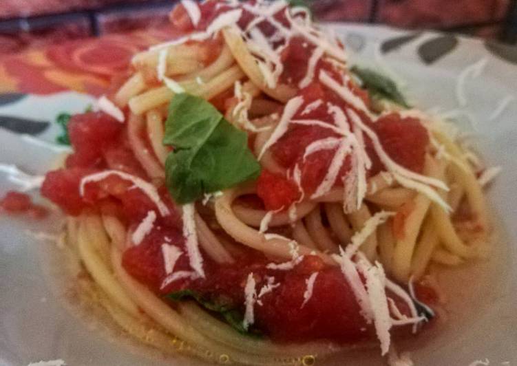 Spaghetti al pomodoro crudo