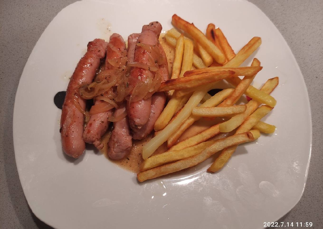 Salchichas al vino blanco