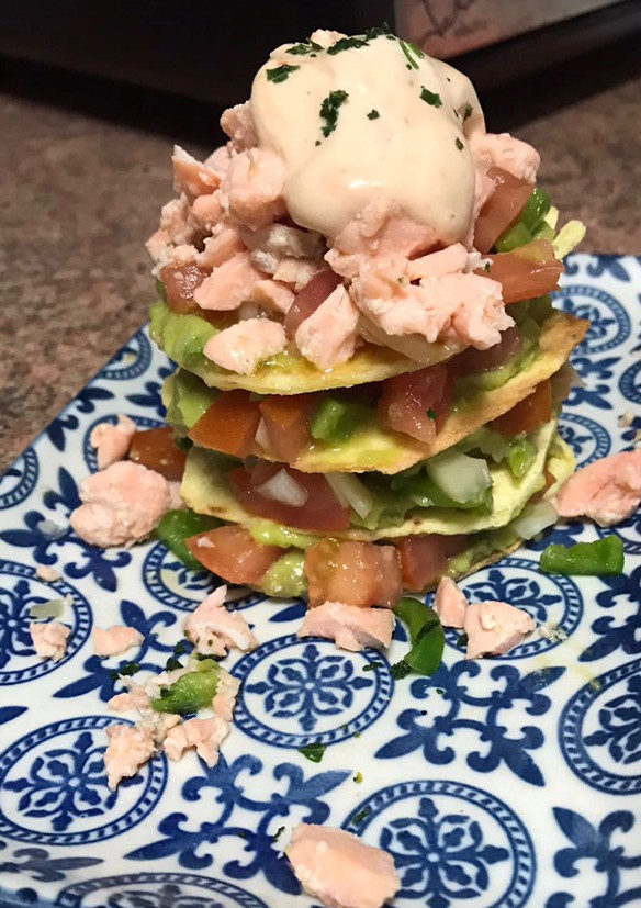 Una foto de Tartar de aguacate con salmón 🥑